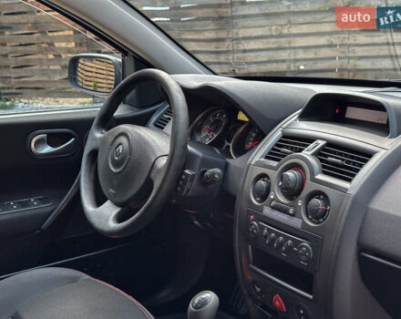 Черный Рено Меган, объемом двигателя 1.6 л и пробегом 203 тыс. км за 5500 $, фото 104 на Automoto.ua