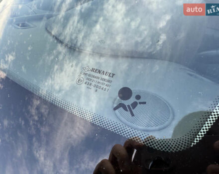 Черный Рено Меган, объемом двигателя 1.6 л и пробегом 210 тыс. км за 5950 $, фото 16 на Automoto.ua