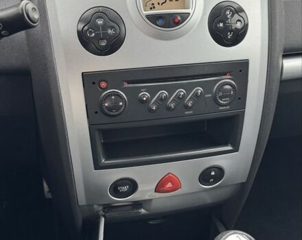 Черный Рено Меган, объемом двигателя 1.6 л и пробегом 160 тыс. км за 6300 $, фото 13 на Automoto.ua