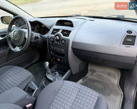 Черный Рено Меган, объемом двигателя 1.6 л и пробегом 210 тыс. км за 5950 $, фото 19 на Automoto.ua