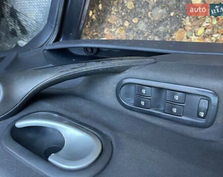 Черный Рено Меган, объемом двигателя 1.6 л и пробегом 219 тыс. км за 4599 $, фото 11 на Automoto.ua