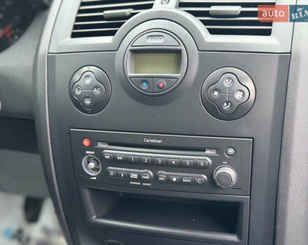 Черный Рено Меган, объемом двигателя 1.6 л и пробегом 190 тыс. км за 5300 $, фото 72 на Automoto.ua