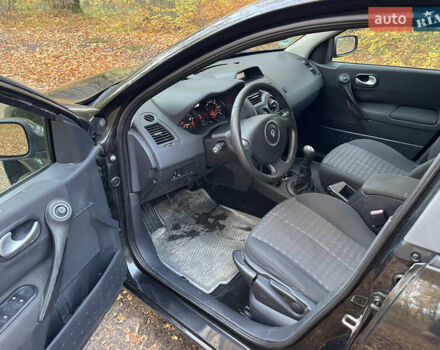 Черный Рено Меган, объемом двигателя 1.6 л и пробегом 219 тыс. км за 4599 $, фото 12 на Automoto.ua