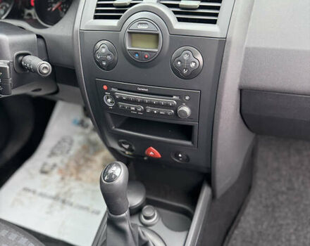 Черный Рено Меган, объемом двигателя 1.6 л и пробегом 190 тыс. км за 5300 $, фото 73 на Automoto.ua