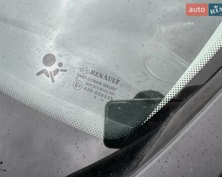 Рено Меган 2009 в Киеве на Automoto.ua Черный Рено Меган, объемом двигателя 1.6 л и пробегом 181 тыс. км за 7950 $, фото 10 на Automoto.ua