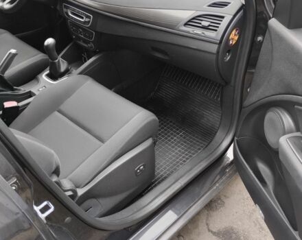 Черный Рено Меган, объемом двигателя 0 л и пробегом 235 тыс. км за 7300 $, фото 5 на Automoto.ua