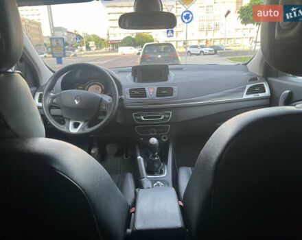 Рено Меган 2010 в Житомире на Automoto.ua Черный Рено Меган, объемом двигателя 1.5 л и пробегом 291 тыс. км за 8100 $, фото 6 на Automoto.ua