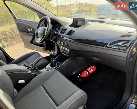 Черный Рено Меган, объемом двигателя 1.5 л и пробегом 204 тыс. км за 7950 $, фото 16 на Automoto.ua