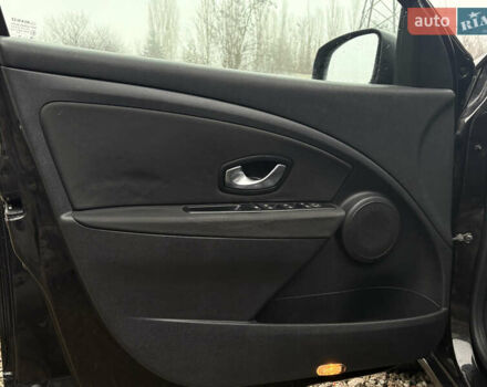 Черный Рено Меган, объемом двигателя 1.6 л и пробегом 285 тыс. км за 7300 $, фото 10 на Automoto.ua