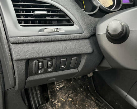 Черный Рено Меган, объемом двигателя 1.6 л и пробегом 219 тыс. км за 7450 $, фото 33 на Automoto.ua