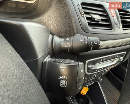 Рено Меган 2011 у Нововолинськ на Automoto.ua Чорний Рено Меган, об'ємом двигуна 1.46 л та пробігом 229 тис. км за 6500 $, фото 28 на Automoto.ua