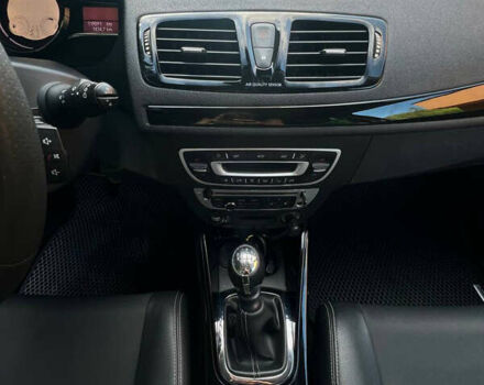 Черный Рено Меган, объемом двигателя 1.2 л и пробегом 119 тыс. км за 7800 $, фото 2 на Automoto.ua