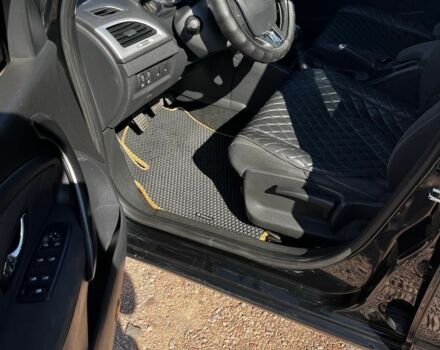 Черный Рено Меган, объемом двигателя 1.2 л и пробегом 200 тыс. км за 6600 $, фото 3 на Automoto.ua