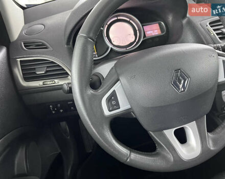 Чорний Рено Меган, об'ємом двигуна 1.6 л та пробігом 128 тис. км за 8900 $, фото 51 на Automoto.ua