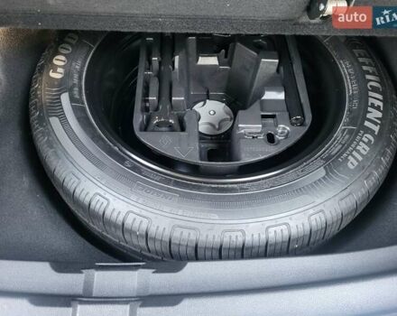 Черный Рено Меган, объемом двигателя 1.6 л и пробегом 150 тыс. км за 15000 $, фото 55 на Automoto.ua