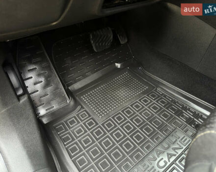 Черный Рено Меган, объемом двигателя 1.46 л и пробегом 178 тыс. км за 12600 $, фото 32 на Automoto.ua