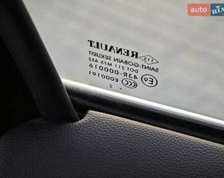 Черный Рено Меган, объемом двигателя 1.5 л и пробегом 176 тыс. км за 18900 $, фото 17 на Automoto.ua