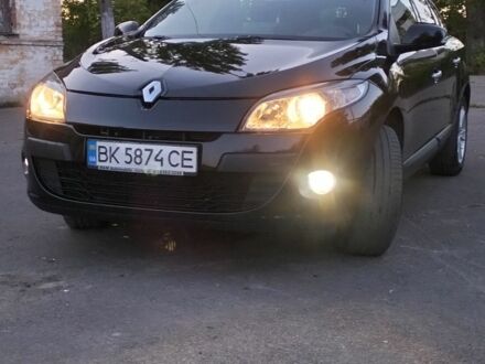 Рено Меган 2010 у Рівному на Automoto.ua Чорний Рено Меган, об'ємом двигуна 1.5 л та пробігом 322 тис. км за 6800 $, фото 1 на Automoto.ua