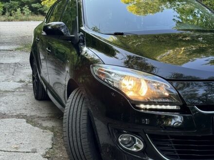 Рено Меган 2012 у Запоріжжя на Automoto.ua Чорний Рено Меган, об'ємом двигуна 1.6 л та пробігом 240 тис. км за 8700 $, фото 1 на Automoto.ua