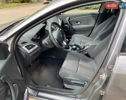 Коричневий Рено Меган, об'ємом двигуна 1.6 л та пробігом 240 тис. км за 6200 $, фото 12 на Automoto.ua