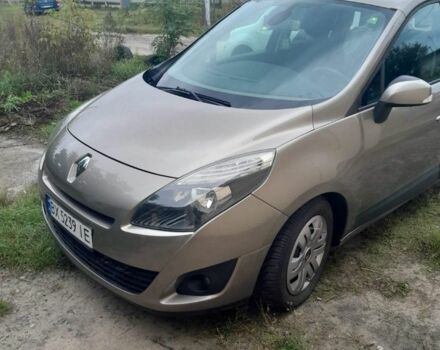 Рено Меган 2010 в Славуте на Automoto.ua Коричневый Рено Меган, объемом двигателя 1.5 л и пробегом 270 тыс. км за 7450 $, фото 1 на Automoto.ua