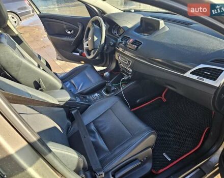 Коричневый Рено Меган, объемом двигателя 1.4 л и пробегом 255 тыс. км за 6500 $, фото 1 на Automoto.ua