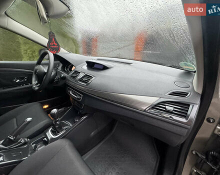 Коричневый Рено Меган, объемом двигателя 1.6 л и пробегом 134 тыс. км за 7499 $, фото 16 на Automoto.ua