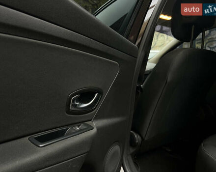 Коричневый Рено Меган, объемом двигателя 1.5 л и пробегом 230 тыс. км за 7900 $, фото 38 на Automoto.ua