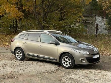 Рено Меган 2010 у Новояворівськ на Automoto.ua Коричневий Рено Меган, об'ємом двигуна 1.9 л та пробігом 334 тис. км за 5799 $, фото 1 на Automoto.ua