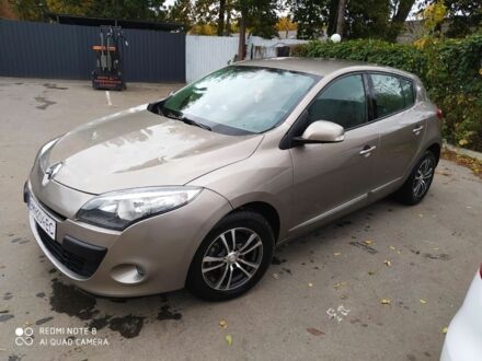 Рено Меган 2012 в Сумах на Automoto.ua Коричневый Рено Меган, объемом двигателя 1.6 л и пробегом 214 тыс. км за 6500 $, фото 1 на Automoto.ua