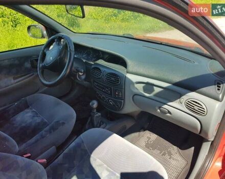 Красный Рено Меган, объемом двигателя 1.6 л и пробегом 300 тыс. км за 1850 $, фото 7 на Automoto.ua