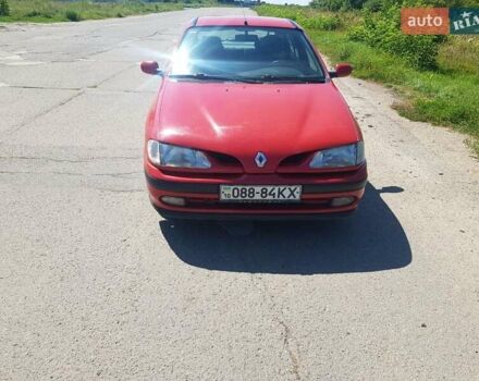 Красный Рено Меган, объемом двигателя 1.6 л и пробегом 300 тыс. км за 1850 $, фото 3 на Automoto.ua