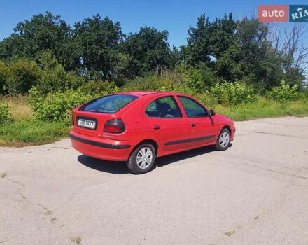 Красный Рено Меган, объемом двигателя 1.6 л и пробегом 300 тыс. км за 1850 $, фото 5 на Automoto.ua