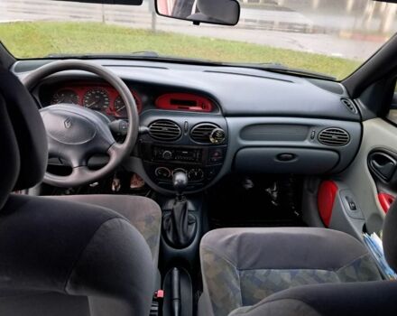 Красный Рено Меган, объемом двигателя 1.6 л и пробегом 260 тыс. км за 1700 $, фото 4 на Automoto.ua