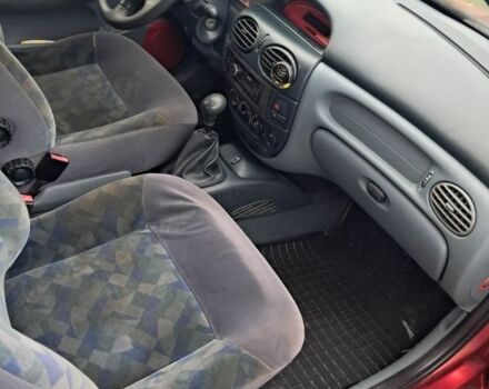 Красный Рено Меган, объемом двигателя 1.6 л и пробегом 260 тыс. км за 1700 $, фото 6 на Automoto.ua