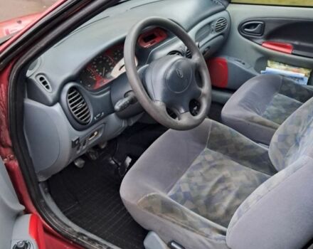 Красный Рено Меган, объемом двигателя 1.6 л и пробегом 260 тыс. км за 1700 $, фото 5 на Automoto.ua