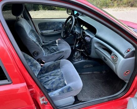 Красный Рено Меган, объемом двигателя 1.4 л и пробегом 300 тыс. км за 1299 $, фото 15 на Automoto.ua