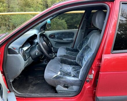 Красный Рено Меган, объемом двигателя 1.4 л и пробегом 300 тыс. км за 1299 $, фото 10 на Automoto.ua