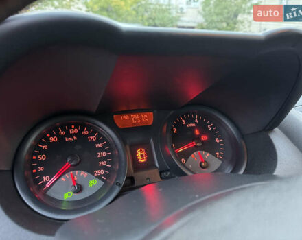 Красный Рено Меган, объемом двигателя 1.6 л и пробегом 160 тыс. км за 3350 $, фото 18 на Automoto.ua