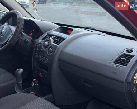 Красный Рено Меган, объемом двигателя 1.6 л и пробегом 160 тыс. км за 3350 $, фото 9 на Automoto.ua