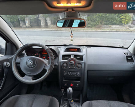 Красный Рено Меган, объемом двигателя 1.6 л и пробегом 160 тыс. км за 3350 $, фото 11 на Automoto.ua