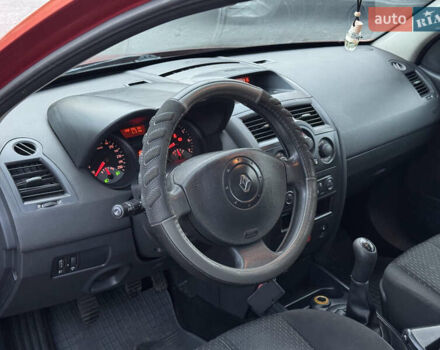 Красный Рено Меган, объемом двигателя 1.6 л и пробегом 160 тыс. км за 3350 $, фото 10 на Automoto.ua