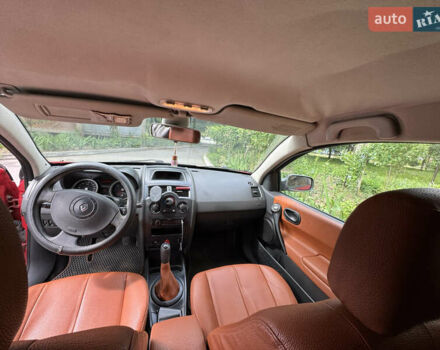 Красный Рено Меган, объемом двигателя 1.6 л и пробегом 285 тыс. км за 4500 $, фото 8 на Automoto.ua