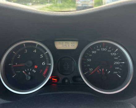 Красный Рено Меган, объемом двигателя 1.6 л и пробегом 318 тыс. км за 3500 $, фото 4 на Automoto.ua