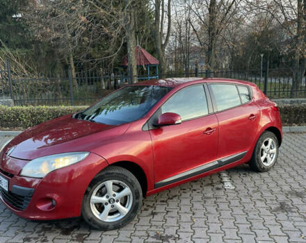 Красный Рено Меган, объемом двигателя 1.6 л и пробегом 205 тыс. км за 6899 $, фото 1 на Automoto.ua