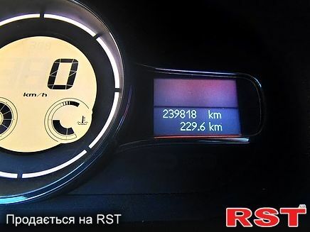 Красный Рено Меган, объемом двигателя 1.5 л и пробегом 239 тыс. км за 6800 $, фото 5 на Automoto.ua