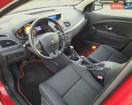 Рено Меган 2009 в Полтаве на Automoto.ua Красный Рено Меган, объемом двигателя 1.6 л и пробегом 178 тыс. км за 7300 $, фото 61 на Automoto.ua