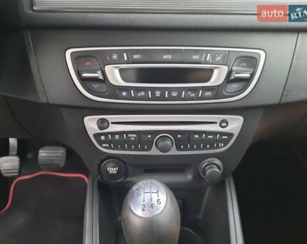 Рено Меган 2009 в Полтаве на Automoto.ua Красный Рено Меган, объемом двигателя 1.6 л и пробегом 178 тыс. км за 7300 $, фото 32 на Automoto.ua
