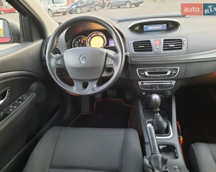 Рено Меган 2009 в Полтаве на Automoto.ua Красный Рено Меган, объемом двигателя 1.6 л и пробегом 178 тыс. км за 7300 $, фото 62 на Automoto.ua