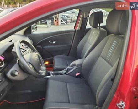 Рено Меган 2009 в Полтаве на Automoto.ua Красный Рено Меган, объемом двигателя 1.6 л и пробегом 178 тыс. км за 7300 $, фото 49 на Automoto.ua